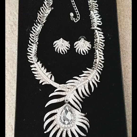 Necklace and earrings - Picture 1 of 2